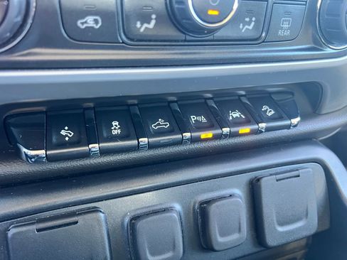 Used 2018 GMC Sierra 1500 SLT image 34