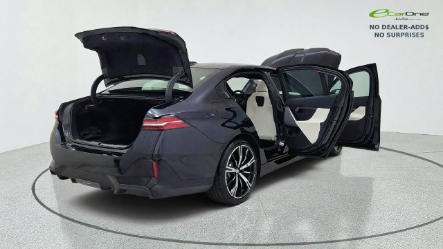 Used 2027 BMW 530i w/ M Sport Package RWD image 18