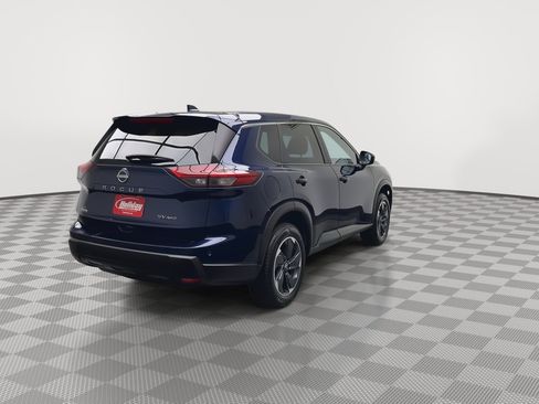 Used 2024 Nissan Rogue SV image 34