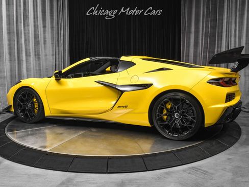 Used 2026 Chevrolet Corvette ZR1 w/ ZR1 Carbon Fiber Aero Package RWD image 3