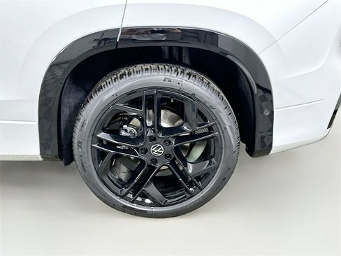 New 2025 Volkswagen Tiguan SE R-Line image 24