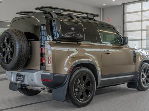 Used 2025 Land Rover Defender 90 S AWD/4WD image 28