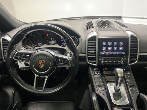Used 2018 Porsche Cayenne image 31