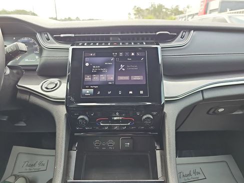 Used 2023 Jeep Grand Cherokee Altitude image 24