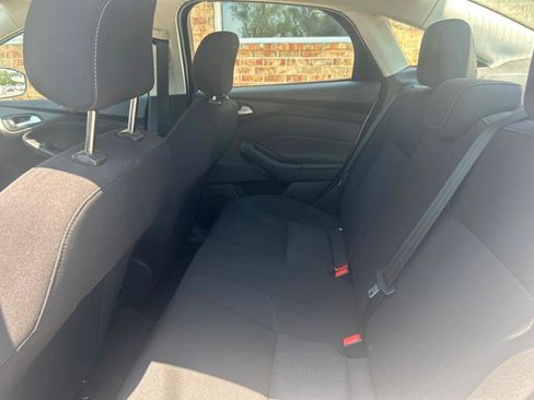 Used 2018 Ford Focus SE FWD image 20