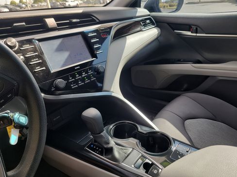 Used 2020 Toyota Camry LE image 20
