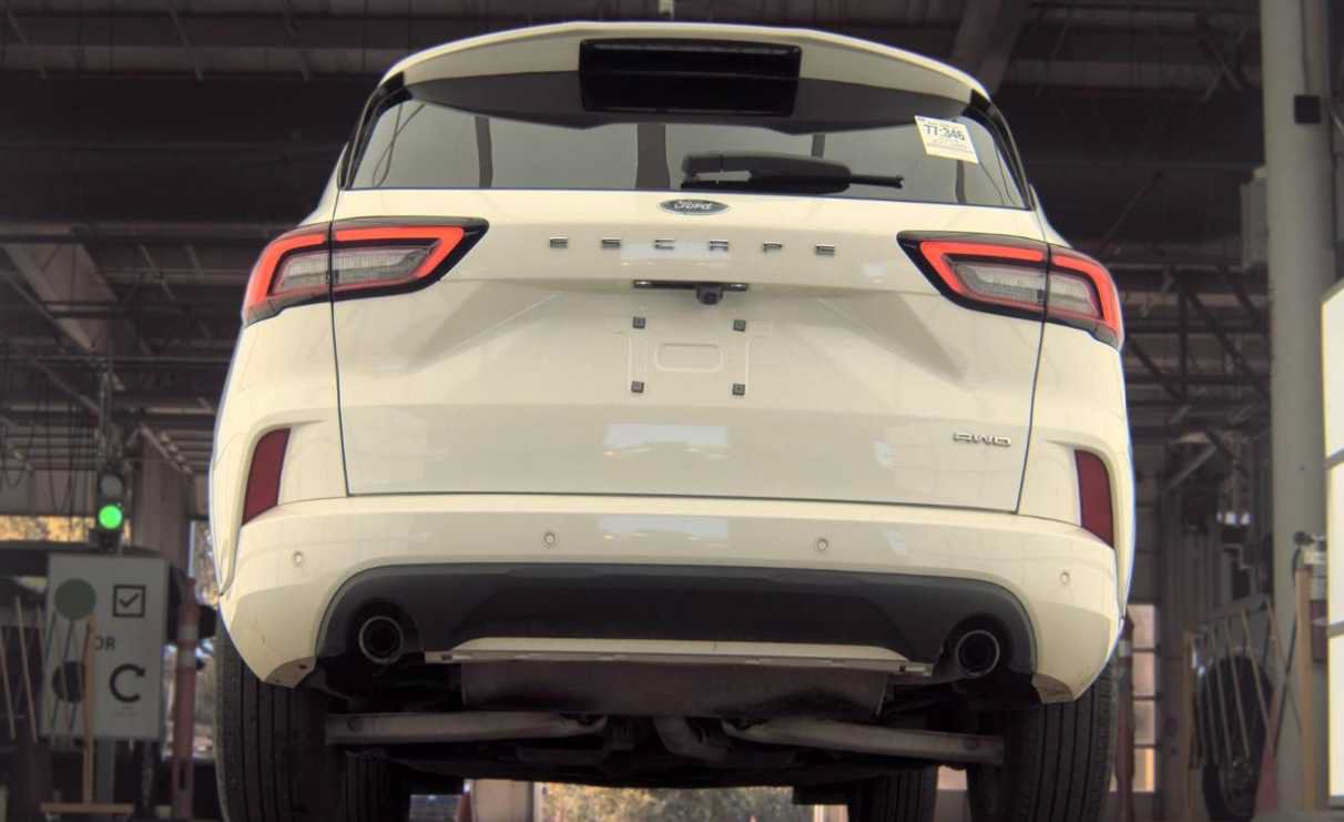Used 2024 Ford Escape ST-Line w/ Tech Pack #1 AWD/4WD image 6
