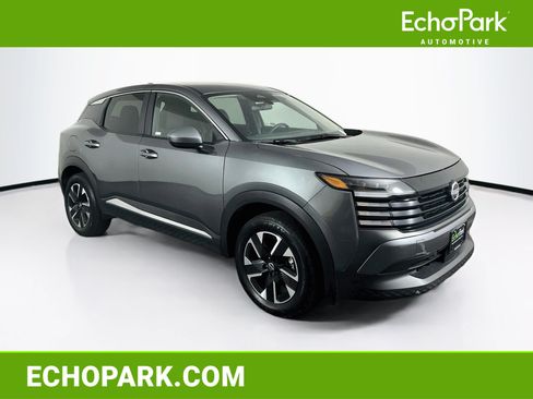 Used 2025 Nissan Kicks SV AWD/4WD image 1