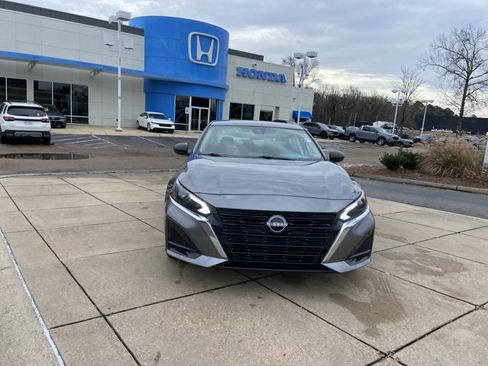 Used 2024 Nissan Altima 2.5 SV image 3