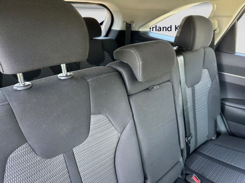 Used 2023 Kia Sorento LX FWD image 18