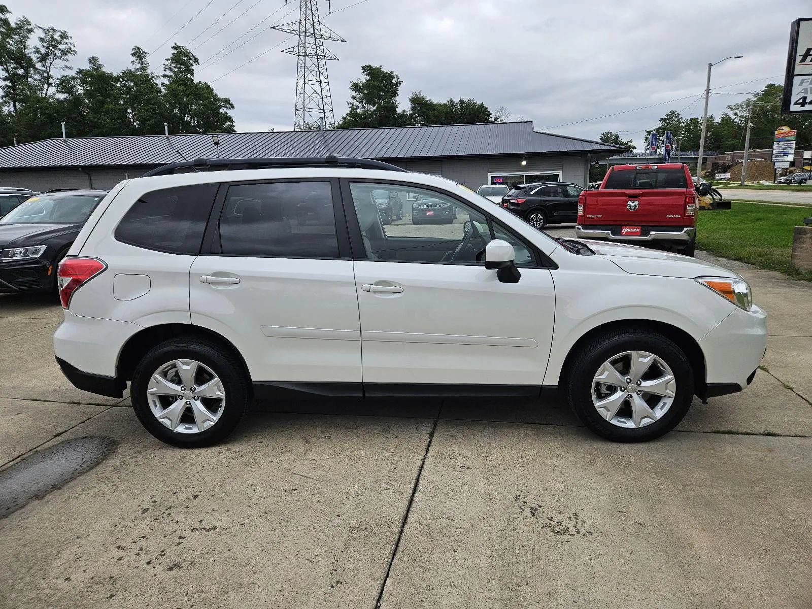 Used 2015 Subaru Forester 2.5i Premium w/ All-Weather Package AWD/4WD image 4