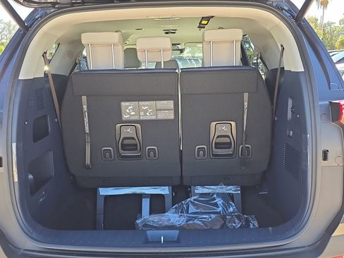 New 2026 Kia Carnival EX FWD image 10