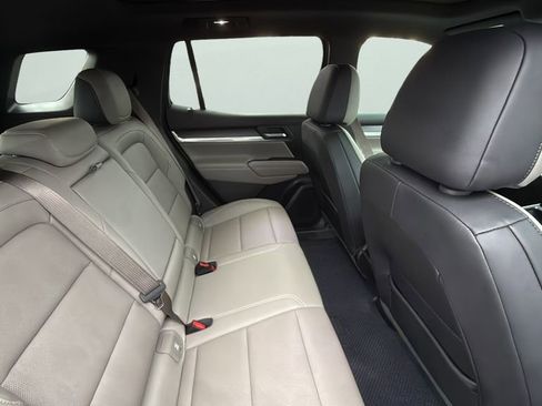 Used 2025 GMC Terrain Elevation w/ Elevation Premium Package image 18