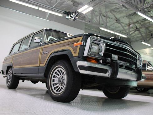 Used 1991 Jeep Grand Wagoneer 4X4 image 45