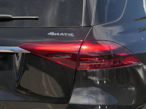 Used 2024 Mercedes-Benz GLE 450e 4MATIC image 3
