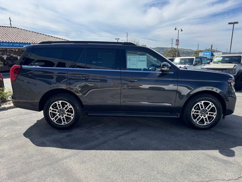 Used 2025 Ford Expedition Active image 6