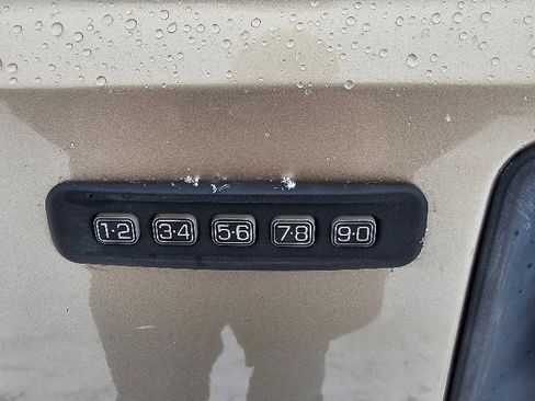 Used 2011 Ford F250 XLT w/ XLT Premium Pkg image 17