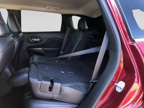 Used 2019 Jeep Cherokee Limited AWD/4WD image 29