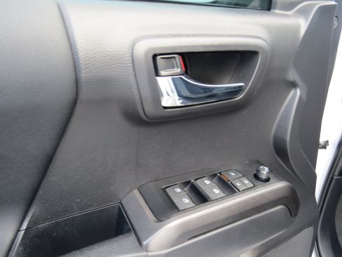 Used 2023 Toyota Tacoma TRD Sport AWD/4WD image 18