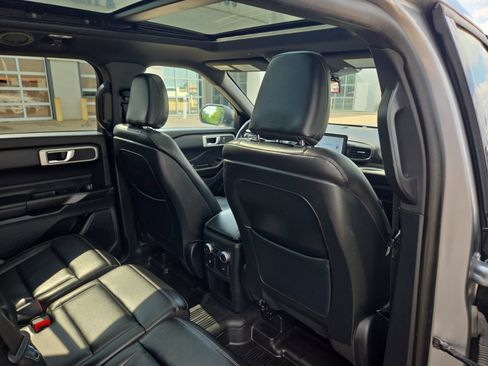 Used 2020 Ford Explorer XLT w/ Equipment Group 202A AWD/4WD image 43
