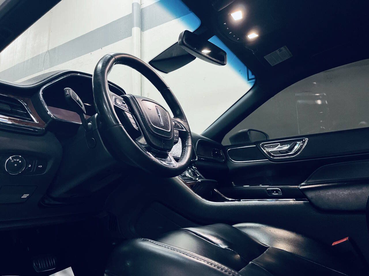 Used 2019 Lincoln Continental Premiere FWD image 18