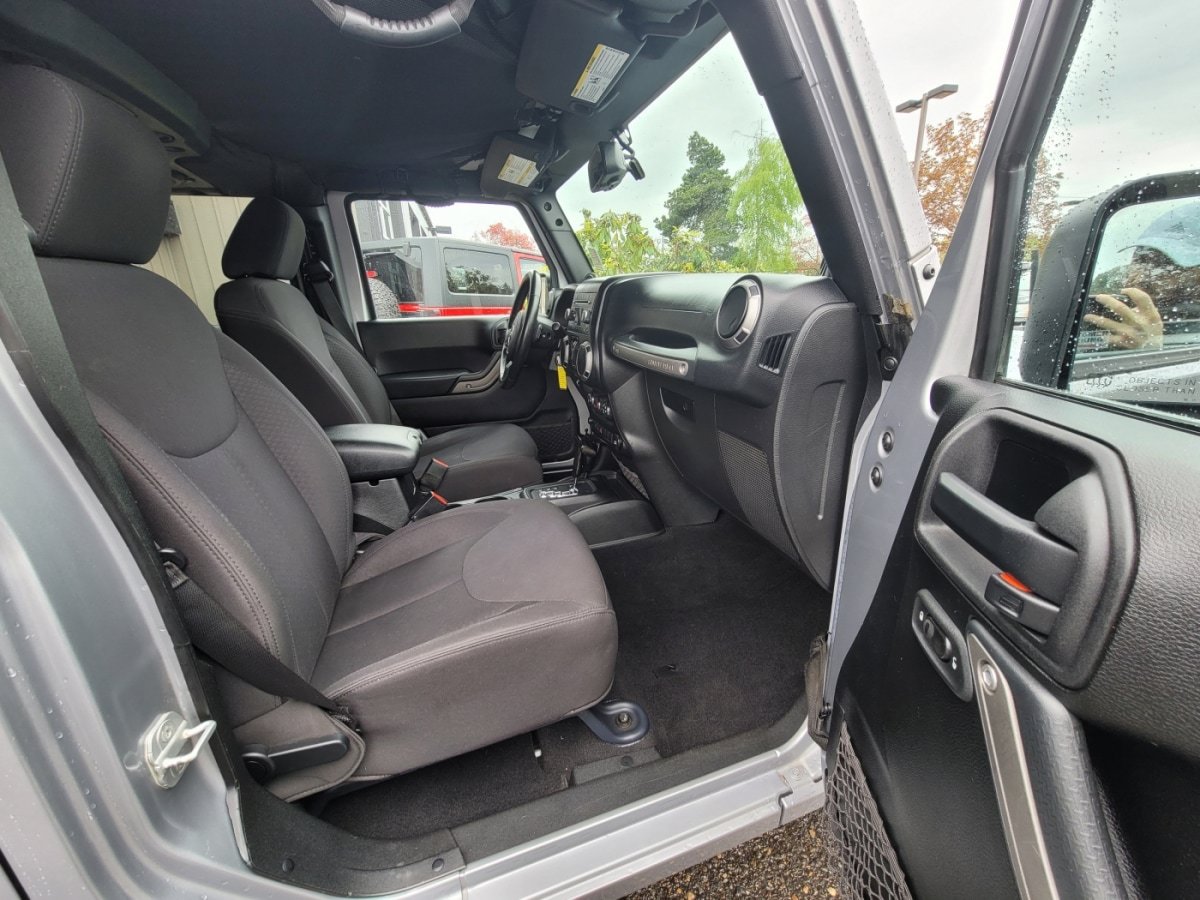 Used 2013 Jeep Wrangler Unlimited Sport AWD/4WD image 6