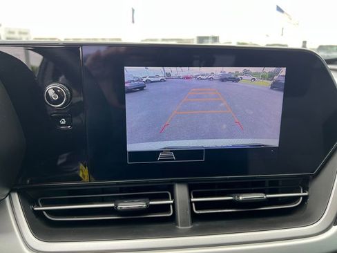 Used 2024 Chevrolet Trax RS w/ Sunroof Package FWD image 19
