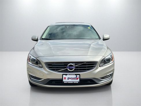 Used 2018 Volvo S60 T5 Inscription Platinum image 2