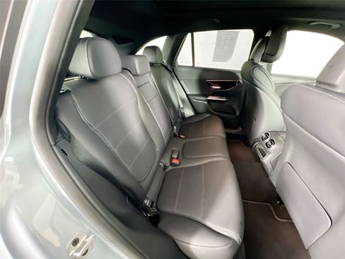 Used 2025 Mercedes-Benz GLC 300 4MATIC image 25