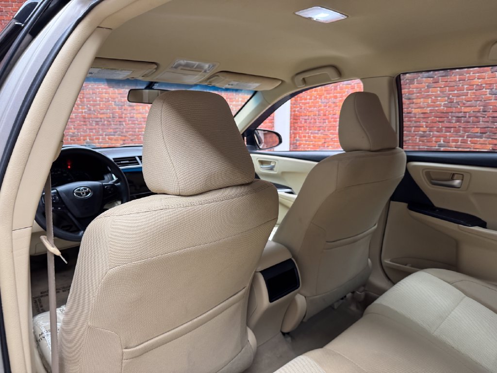 Used 2015 Toyota Camry LE FWD image 24