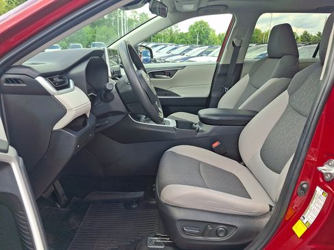 Used 2024 Toyota RAV4 XLE w/ Convenience Package AWD/4WD image 13