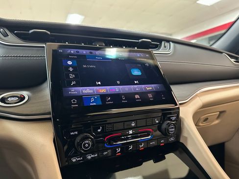 New 2025 Jeep Grand Cherokee Limited w/ Black Appearance Package image 23