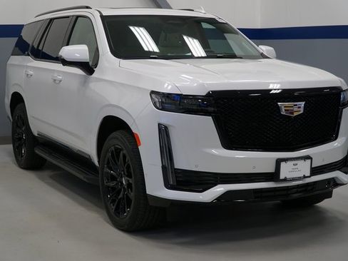 Used 2024 Cadillac Escalade Sport Platinum w/ LPO, ONYX Package image 7