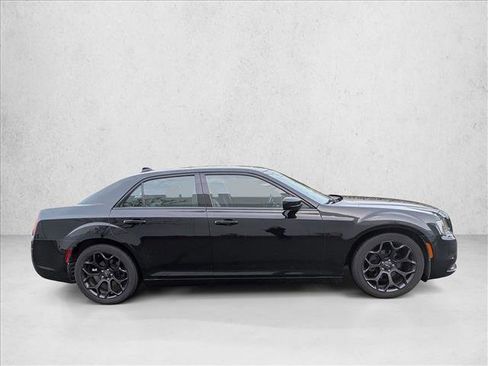 Used 2019 Chrysler 300 S image 4