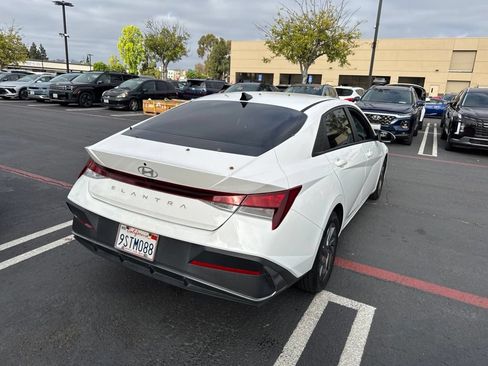 Certified 2024 Hyundai Elantra SEL FWD image 3