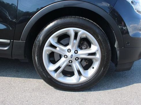 Used 2015 Ford Explorer Limited w/ Equipment Group 302A AWD/4WD image 38