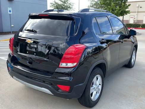 Used 2021 Chevrolet Trax LT w/ LT Convenience Package image 7