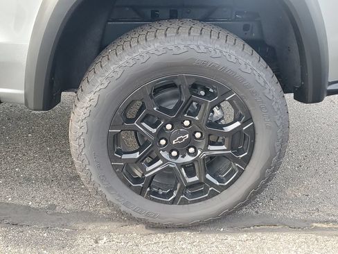 New 2026 Chevrolet Colorado Trail Boss w/ Midnight Edition AWD/4WD image 6