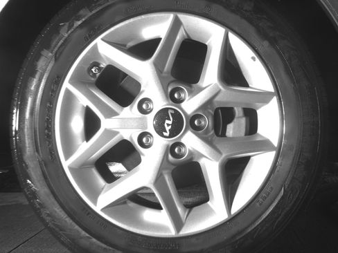 Used 2025 Kia Soul LX w/ LX Technology Package FWD image 13
