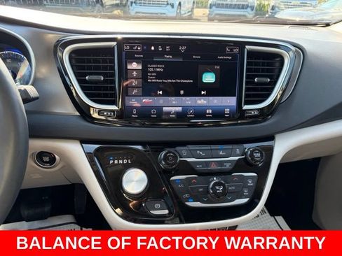 Used 2023 Chrysler Pacifica Touring-L FWD image 22