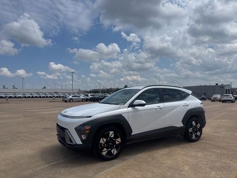 Used 2025 Hyundai Kona SEL FWD image 9