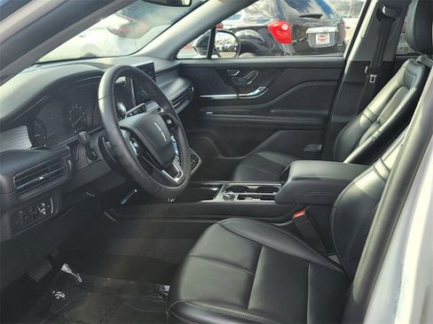 Used 2022 Lincoln Corsair Standard w/ Equipment Group 101A image 10