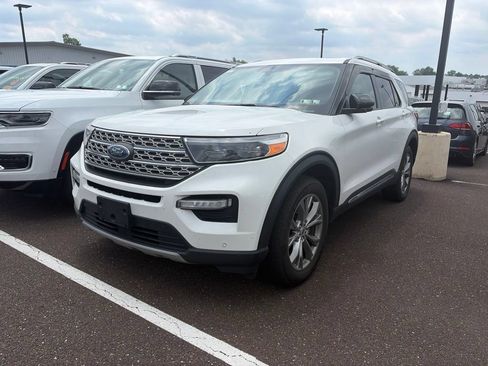 Used 2022 Ford Explorer Limited w/ Equipment Group 301A AWD/4WD image 3