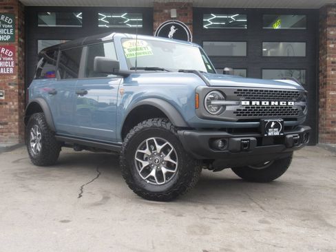 Used 2025 Ford Bronco Badlands AWD/4WD image 2