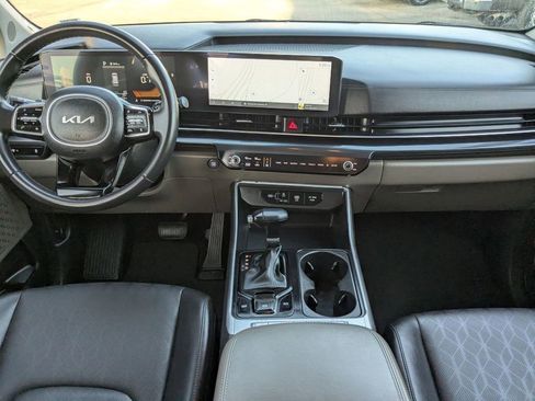 Used 2025 Kia Carnival image 25