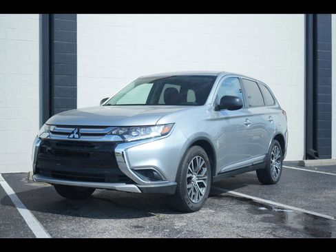 Used 2018 Mitsubishi Outlander ES image 1