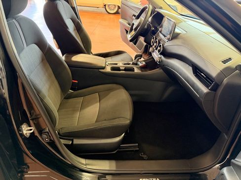 Used 2025 Nissan Sentra SV w/ Trunk Package image 22