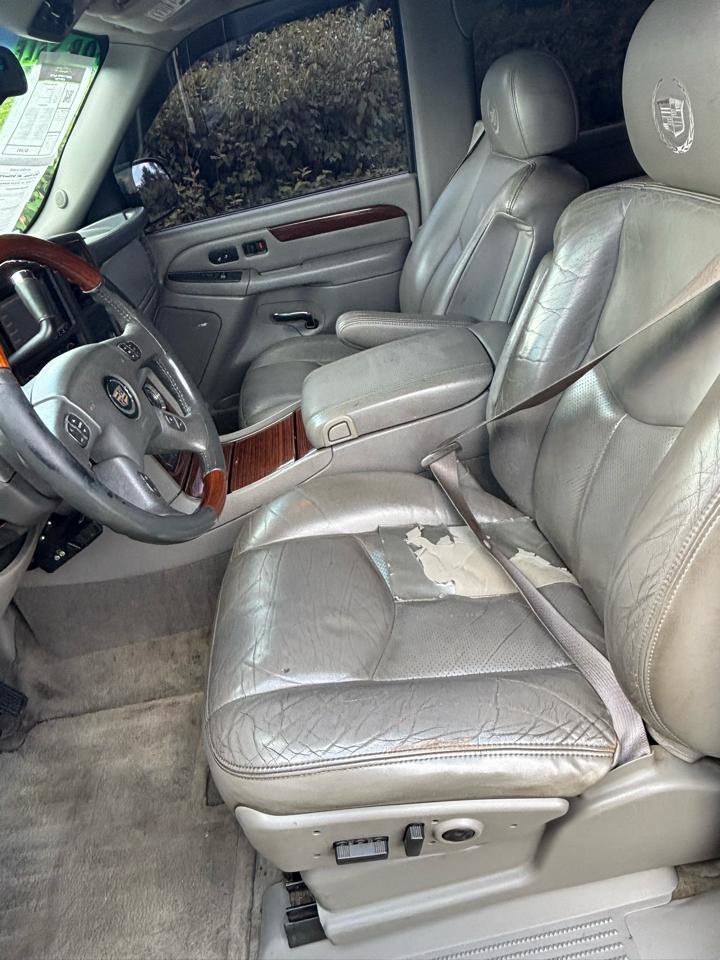 Used 2004 Cadillac Escalade ESV AWD image 18
