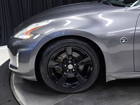 Used 2014 Nissan 370Z Coupe RWD image 5