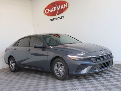 Used 2024 Hyundai Elantra SE FWD image 1